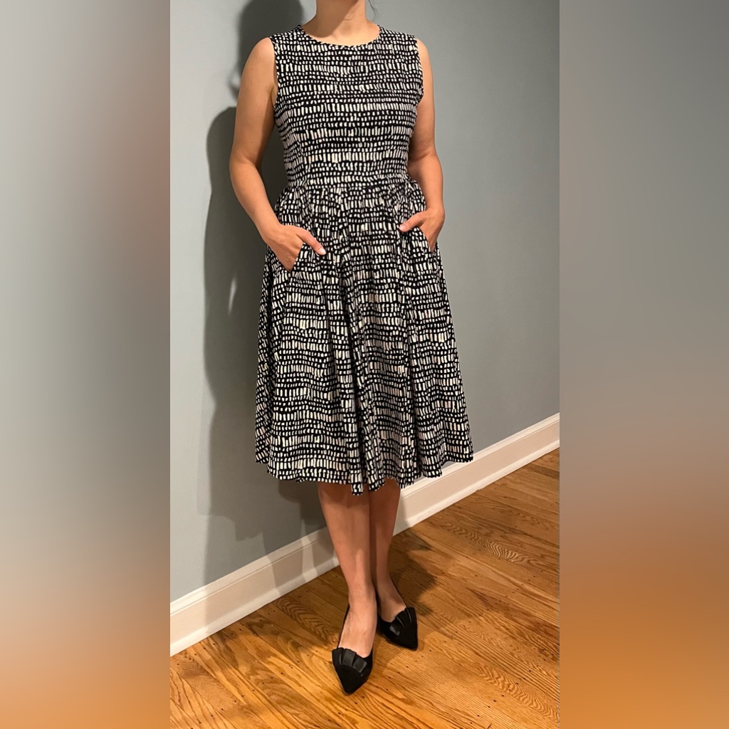 S’ Max Mara Black And White Size 8 Classic Midi Dress With Pockets